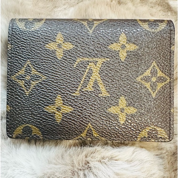 EUC LV Monogram Marie Lou Compact Wall with COA - Picture 2 of 9